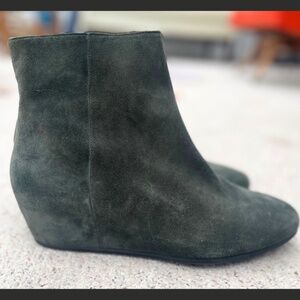 Green Suede Hōgl 7-inch Tall Ankle Boots Hidden Wedge Zippered NWOT Size 7
